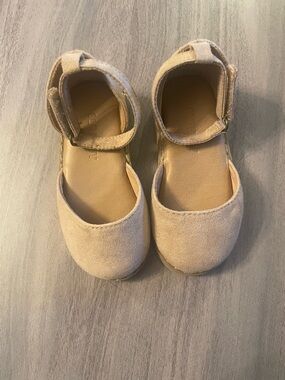 Toddler Girls Old Navy Tan Chunky Sandal Dress Shoes – Size 5